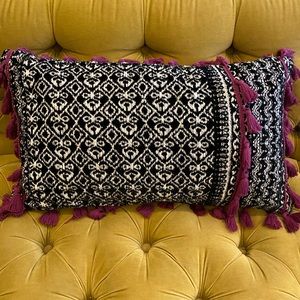 Lumbar decorative pillow